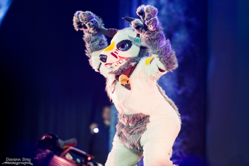 Illustration for article titled The Most Mind-Blowing and Astonishing Cosplay From BlizzCon 2015!